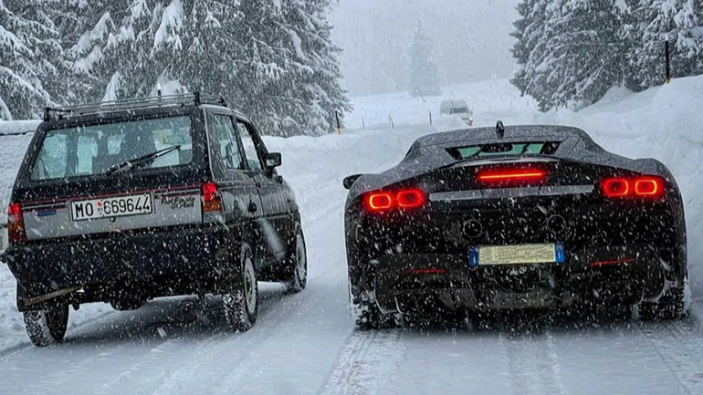 Fiat Panda τα βάζει με Ferrari!